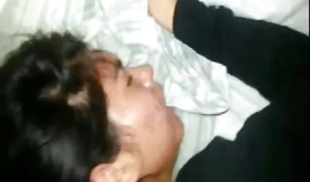 ब्लू बालों वाली जर्मन कुतिया दो सेक्सी फुल फिल्म डिक्स लेती है